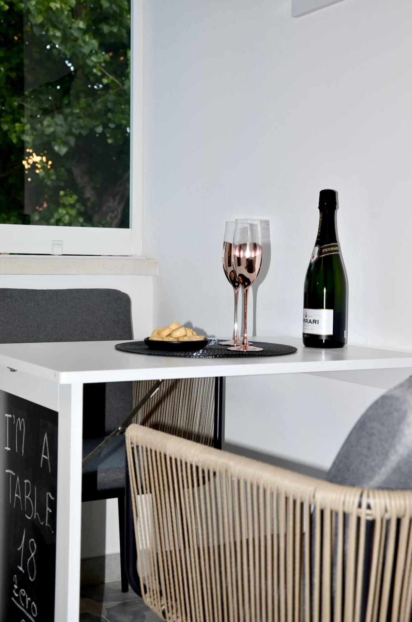 18Zero2 Luxury Rooms Bari Zewnętrze zdjęcie